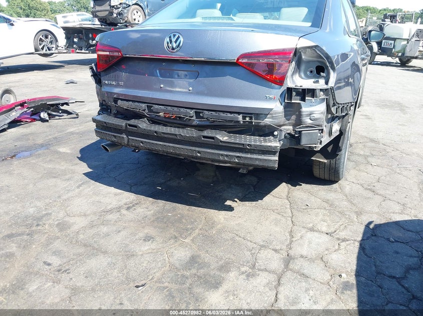 2018 Volkswagen Passat 2.0T Se VIN: 1VWBA7A39JC008893 Lot: 45270982