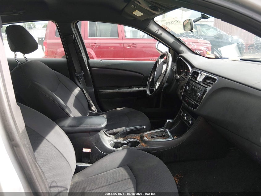 2014 CHRYSLER 200 auction photo 5