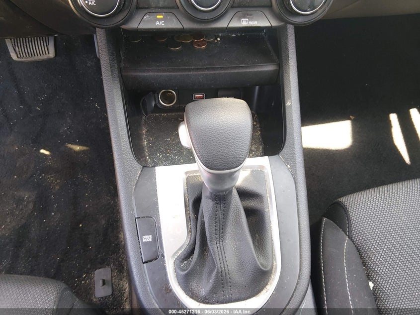 2022 KIA FORTE LXS · Фото 19