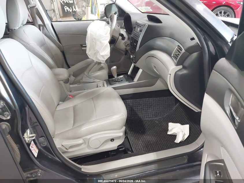 2013 SUBARU FORESTER auction photo 5