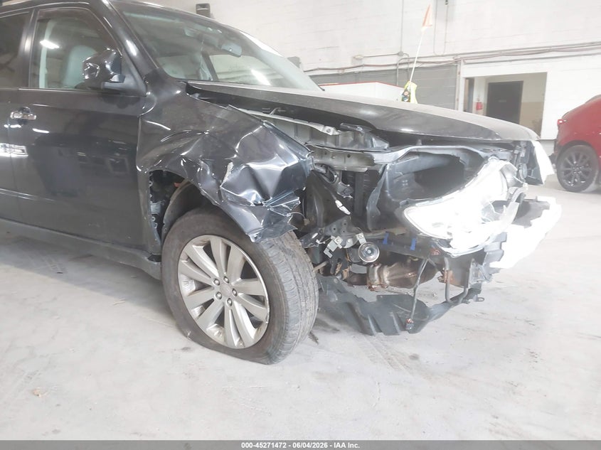 2013 SUBARU FORESTER auction photo 6