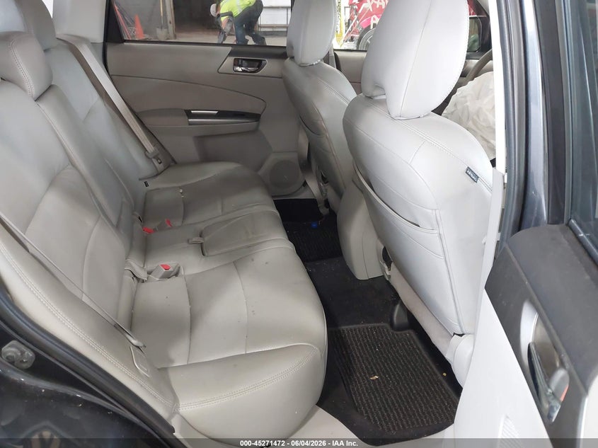 2013 SUBARU FORESTER auction photo 8