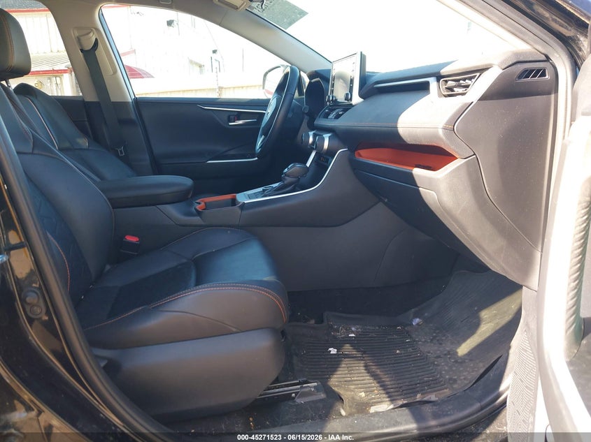 2020 TOYOTA RAV4 auction photo 5