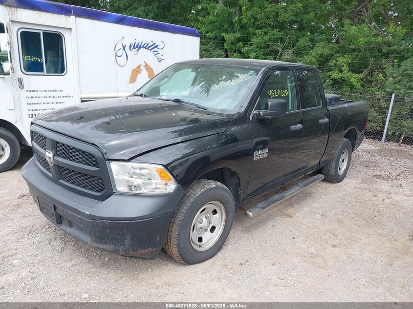 Vin: 1c6rr7fg3hs586095, lot: 45769352, ram 1500 tradesman  4x4 6'4 box 20172