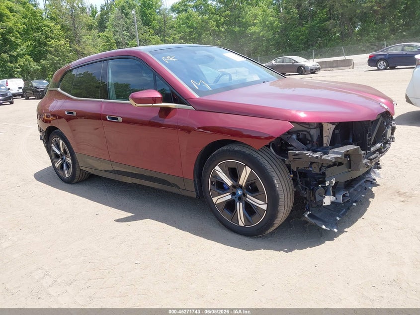 Vin: wb523cf09pcm41171, lot: 45769567, bmw ix xdrive50 2023 img_1