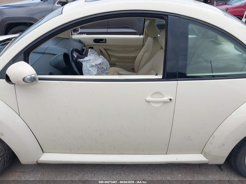 2010 Volkswagen New Beetle 2.5L VIN: 3VWRG3AG9AM034174 Lot: 45272407