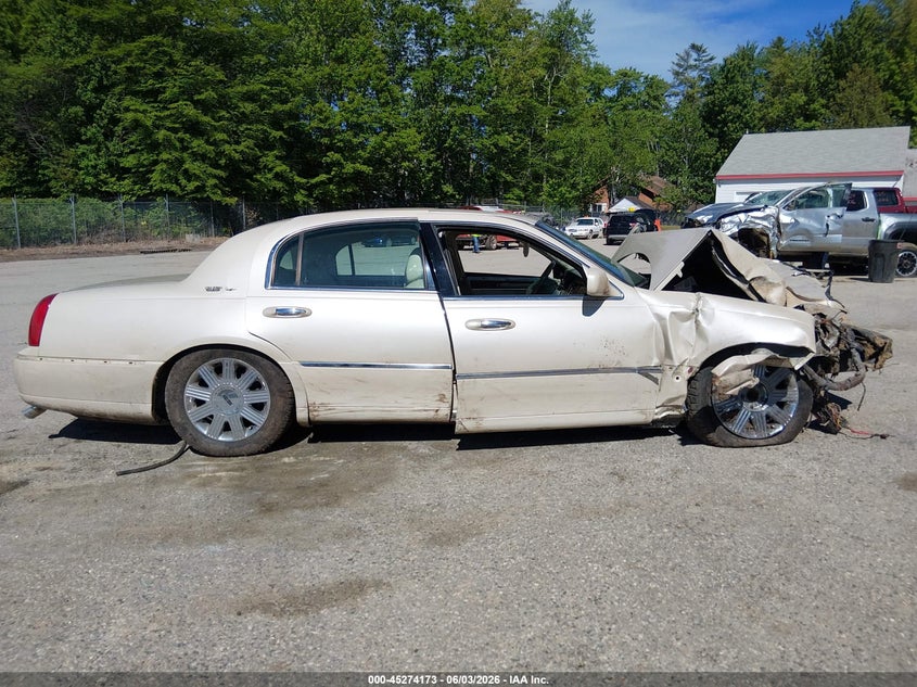 2003 Lincoln Town Car Cartier VIN: 1LNHM83W83Y649956 Lot: 45274173