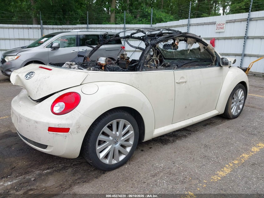 2010 VOLKSWAGEN NEW BEETLE auction photo 4