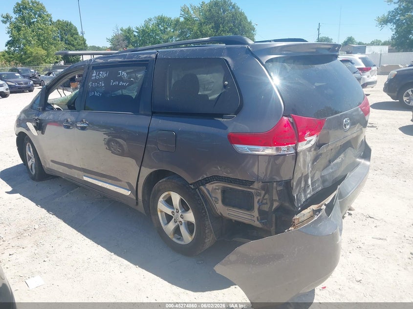 Vin: 5tdkk3dc0bs174028, lot: 45772684, toyota sienna le v6 20113