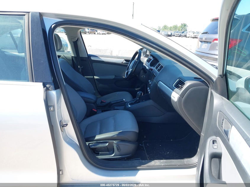 2013 VOLKSWAGEN JETTA HYBRID auction photo 5