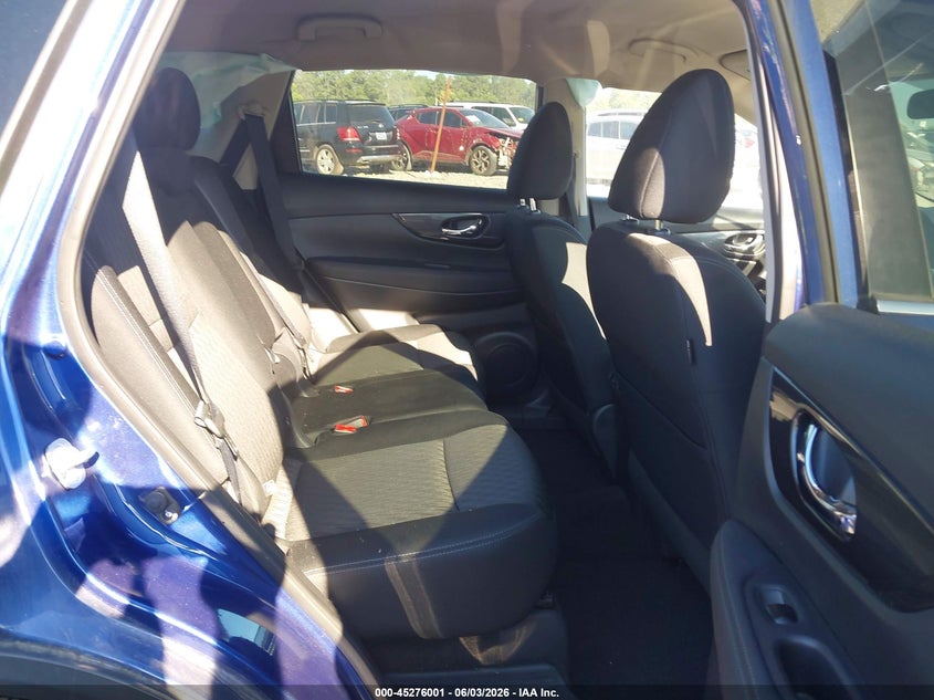 VIN KNMAT2MT2JP622555 2018 NISSAN ROGUE SV