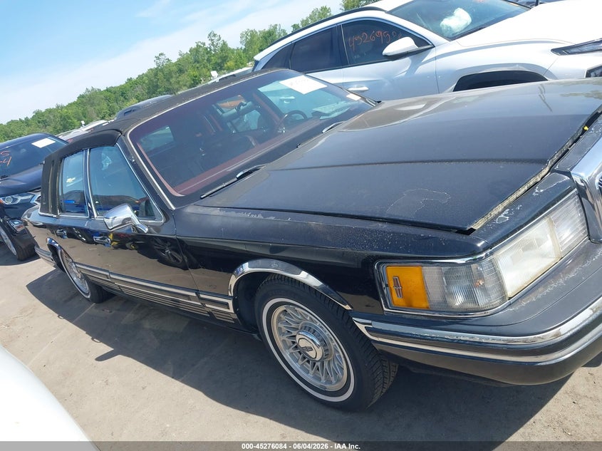 1994 Lincoln Town Car Signature/Tournament VIN: 1LNLM82W5RY640605 Lot: 45276084