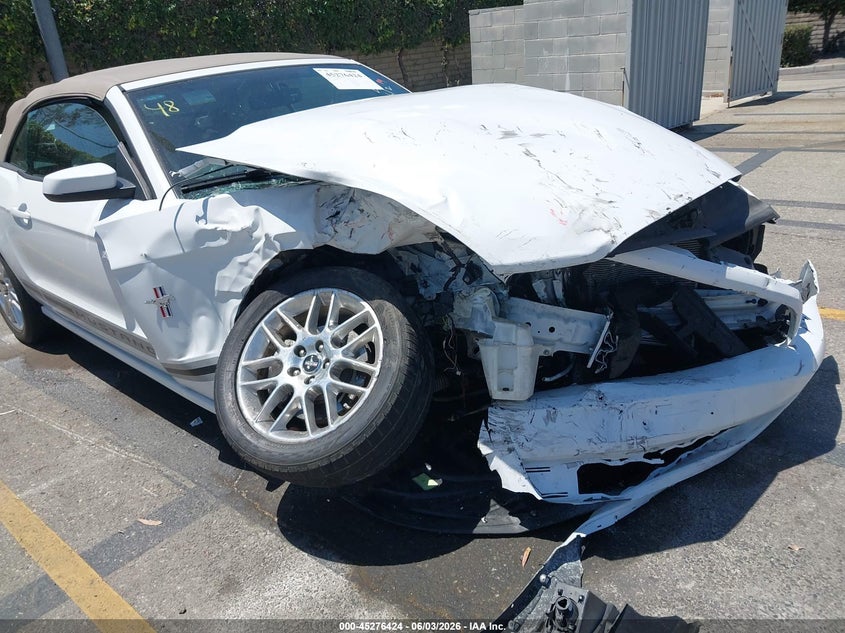 2014 Ford Mustang V6 Premium VIN: 1ZVBP8EMXE5301929 Lot: 45276424