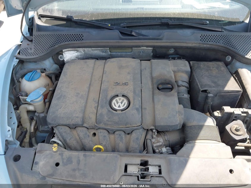 2013 Volkswagen Beetle 2.5L VIN: 3VWJX7AT4DM688263 Lot: 45276560