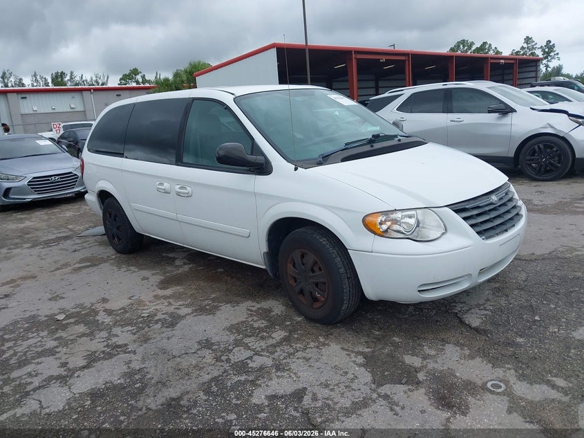2005 Chrysler Town & Country Lx