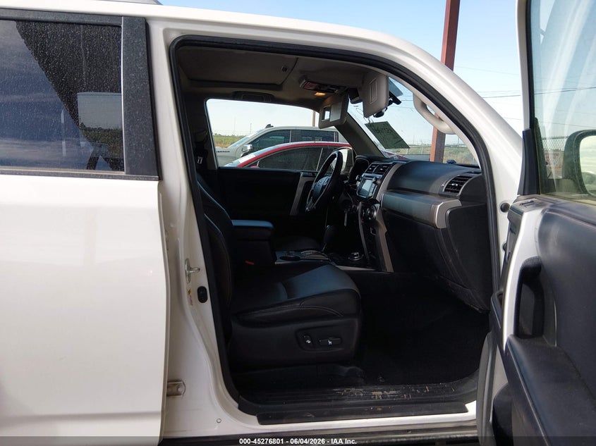 2018 TOYOTA 4RUNNER SR5 PREMIUM — Photo 5