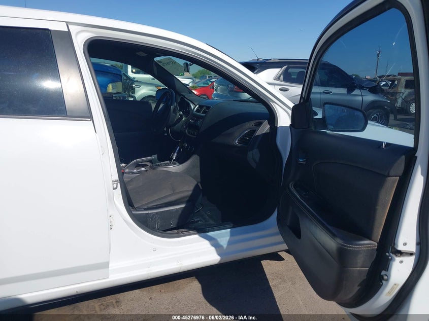 1C3CDZAB0CN286305 2012 Dodge Avenger 2.4 Se white