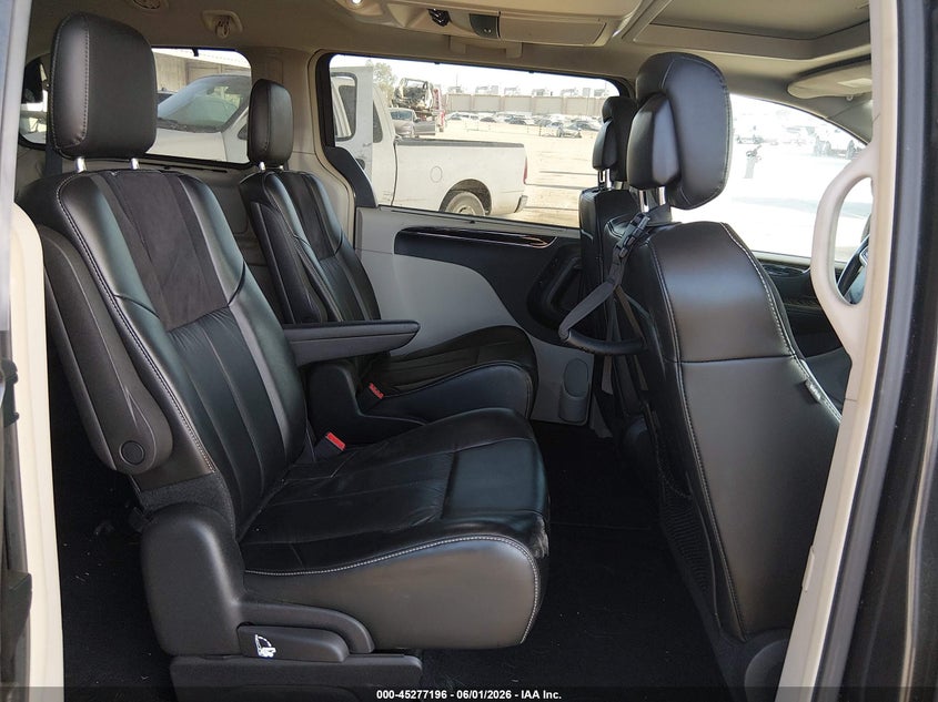 2016 Chrysler Town & Country Limited Platinum VIN: 2C4RC1GG2GR233093 Lot: 45277196