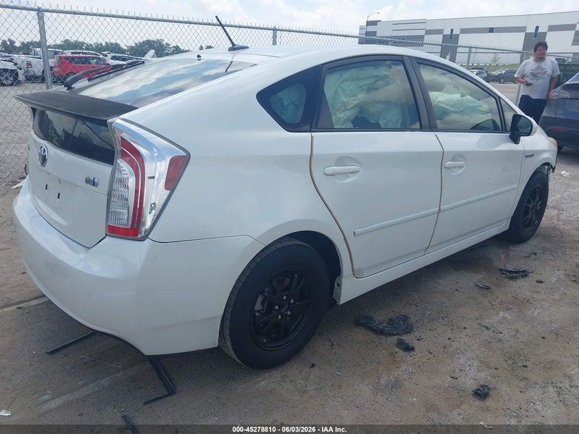 2014 TOYOTA PRIUS auction photo 4