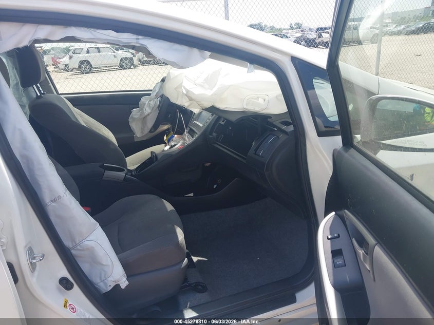 2014 TOYOTA PRIUS auction photo 5