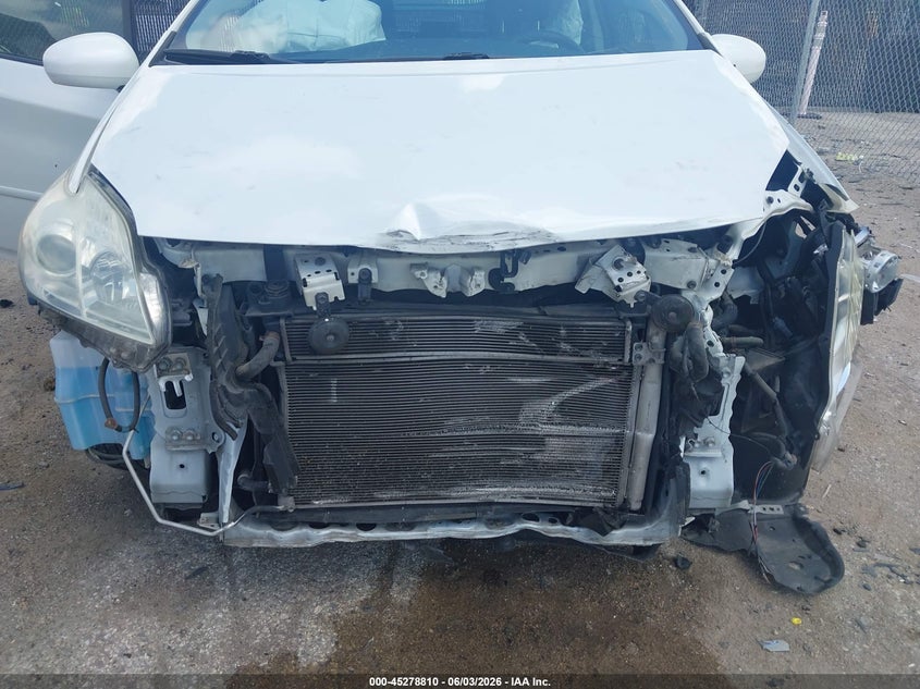 2014 TOYOTA PRIUS auction photo 6