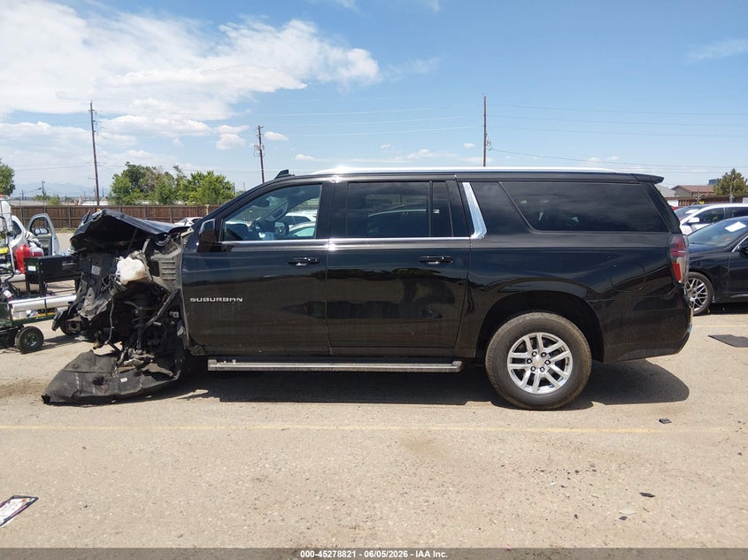 CHEVROLET SUBURBAN - zdjęcie 15