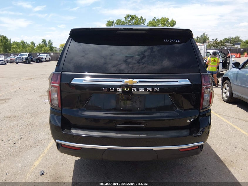 CHEVROLET SUBURBAN - zdjęcie 17