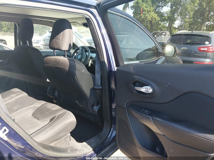 2015 JEEP CHEROKEE auction photo 8
