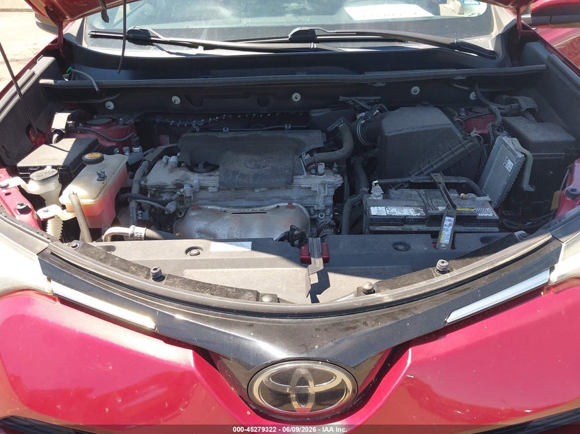 VIN 2T3RFREV6JW734590 2018 TOYOTA RAV4 XLE