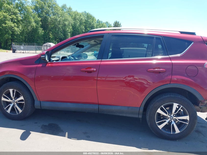 VIN 2T3RFREV6JW734590 2018 TOYOTA RAV4 XLE