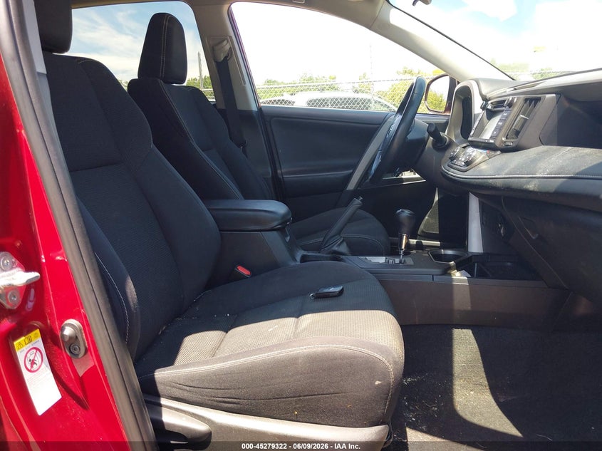 VIN 2T3RFREV6JW734590 2018 TOYOTA RAV4 XLE