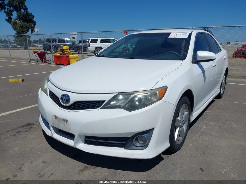 Vin: 4t1bf1fk0eu812996, lot: 45777193, toyota camry se 20142