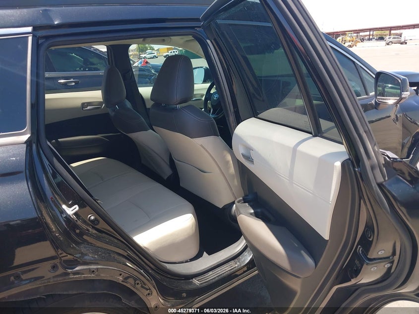 2022 Toyota Corolla Cross Xle VIN: 7MUDAABGXNV021706 Lot: 45279371