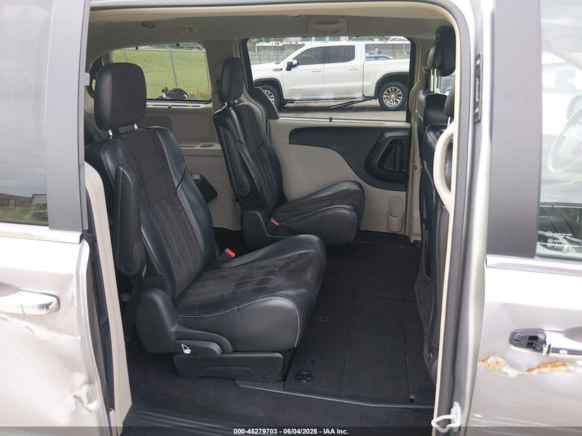 2016 Chrysler Town & Country Limited VIN: 2C4RC1JGXGR233464 Lot: 45279703