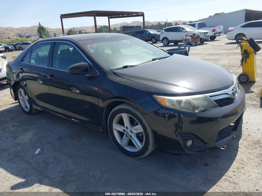 2013 TOYOTA CAMRY SE