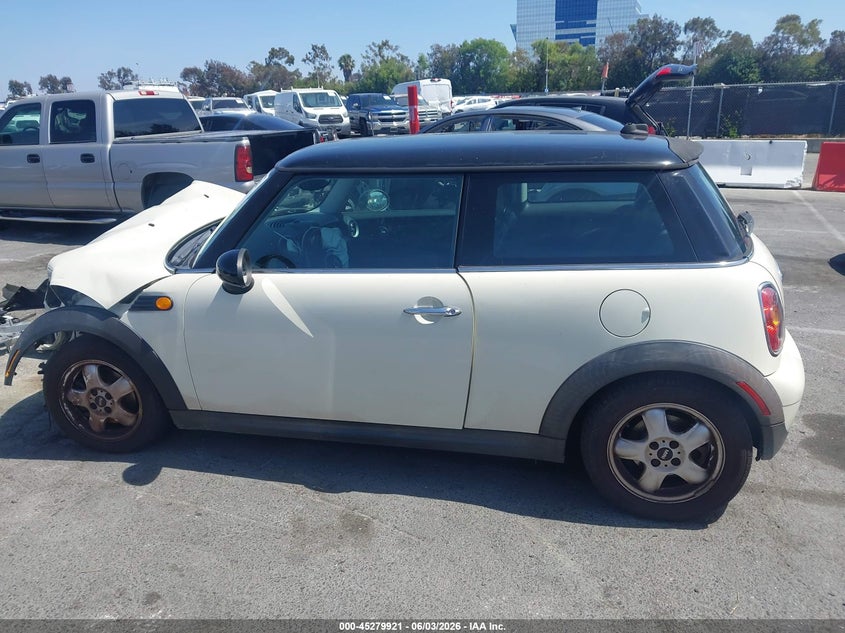 2010 Mini Cooper VIN: WMWMF3C54ATZ65644 Lot: 45279921