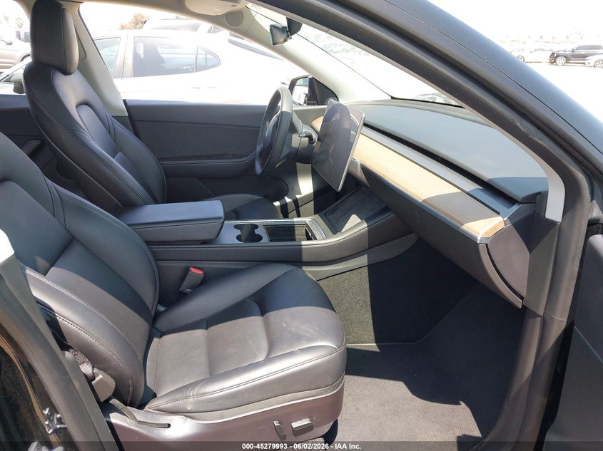 2022 Tesla Model Y Long Range Dual Motor All-Wheel Drive VIN: 7SAYGDEE0NF411985 Lot: 45279993