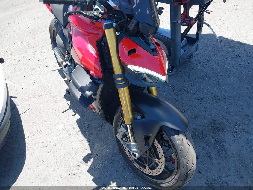 2022 Ducati Streetfighter V4/V4S VIN: ZDMFAKNW2NB007287 Lot: 45280157