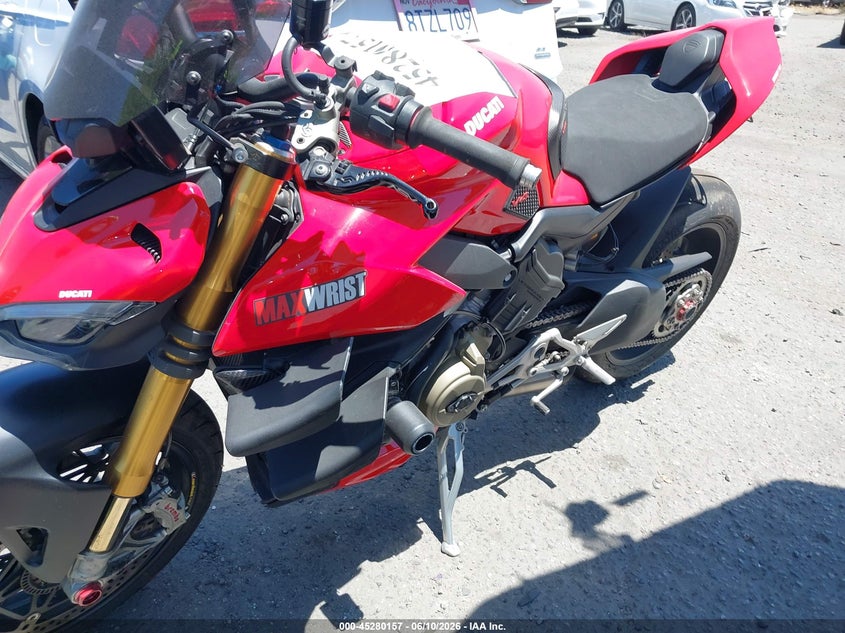 2022 Ducati Streetfighter V4/V4S VIN: ZDMFAKNW2NB007287 Lot: 45280157