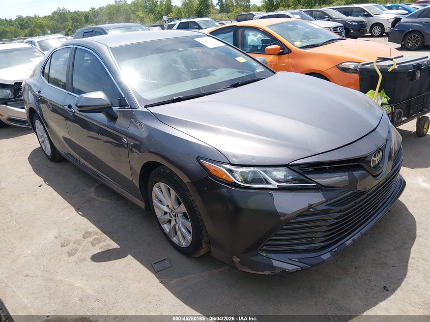 Vin: 4t1b11hk7ju644263, lot: 45777989, toyota camry le 2018 img_1