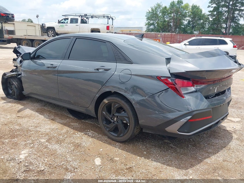 2026 HYUNDAI ELANTRA auction photo 3