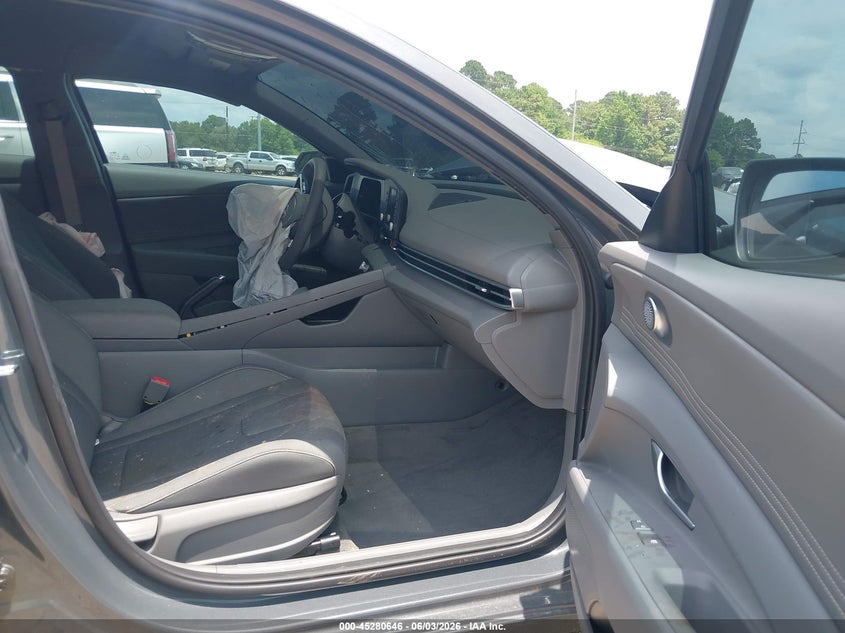 2026 HYUNDAI ELANTRA auction photo 5