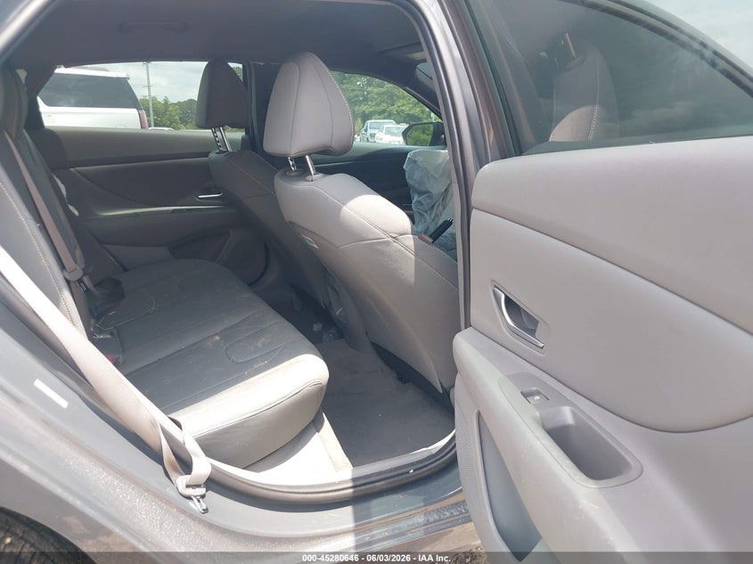 2026 HYUNDAI ELANTRA auction photo 8