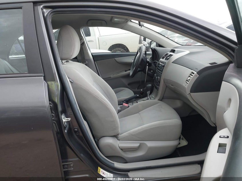 5YFBU4EEXCP027774 2012 Toyota Corolla 1.8 Le Grey