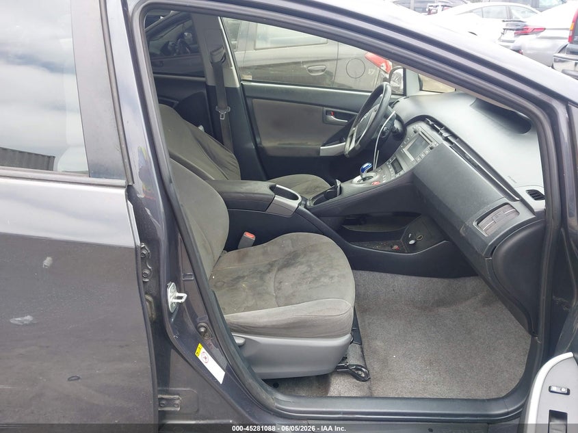 2015 TOYOTA PRIUS auction photo 5