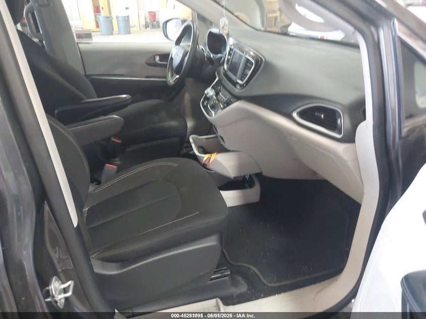 2022 CHRYSLER VOYAGER auction photo 5