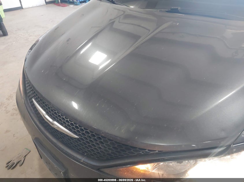 2022 CHRYSLER VOYAGER auction photo 6