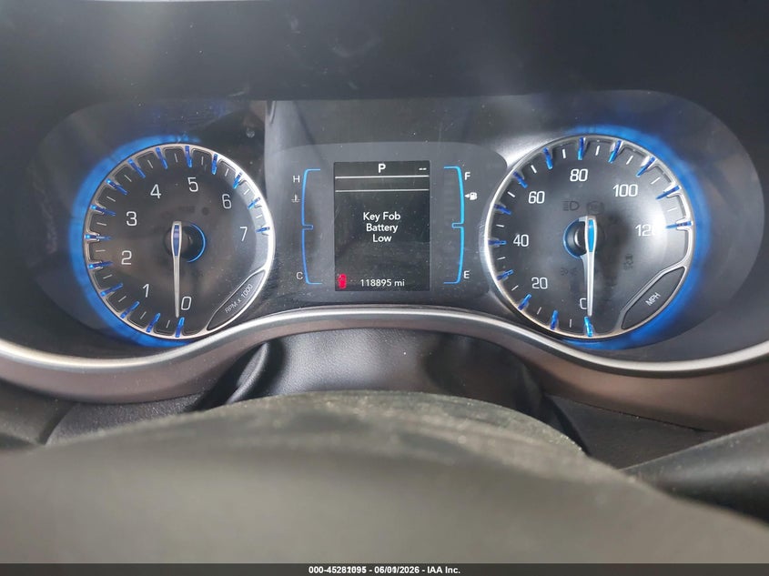 2022 CHRYSLER VOYAGER auction photo 7