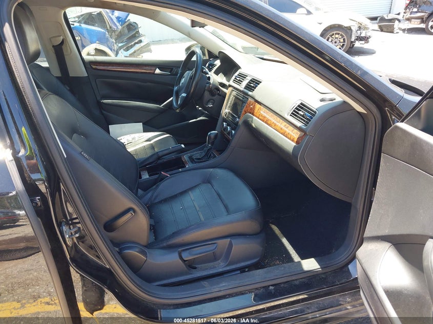 2012 VOLKSWAGEN PASSAT auction photo 5