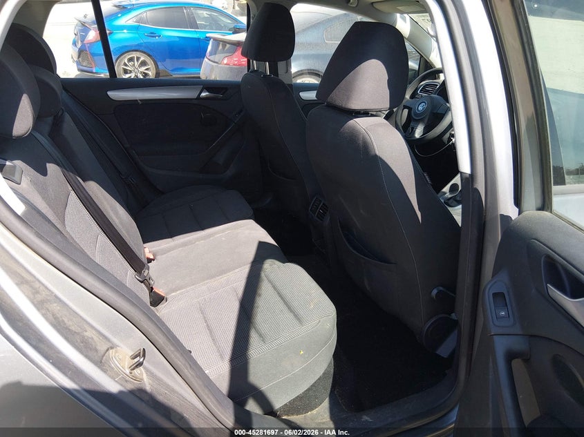 2012 Volkswagen Golf 2.5 2.5L 4-Door grey Lot 111045281697 Vin WVWDB7AJXCW220291